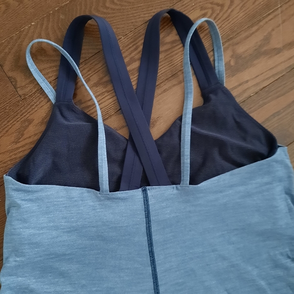 Lululemon Run For Gold Tank, Size 10 - Picture 7 of 11